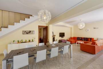 Villa for 20 Guests in Ragusa, Ragusa Province, Picture 2