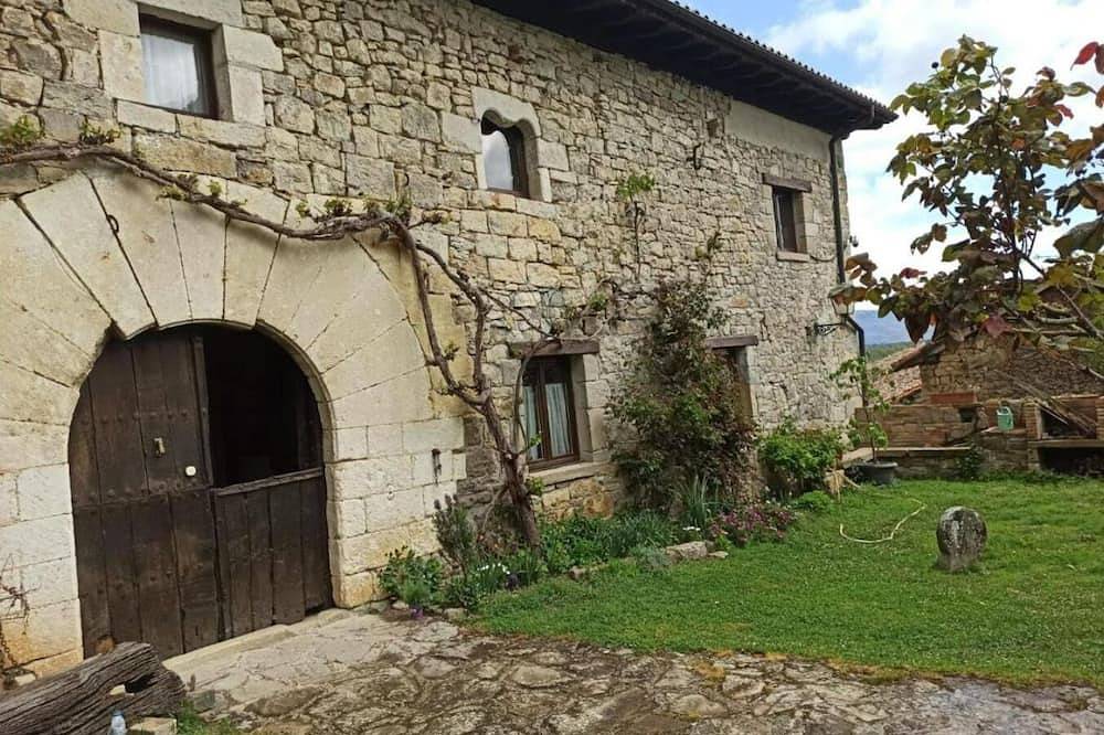 Casa De Vacaciones para 6 Personas en Iza, Provincia de Navarra