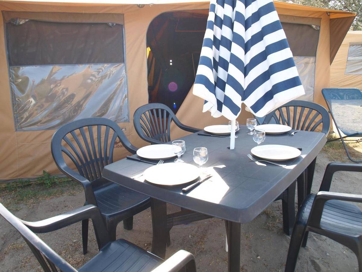 Tent without sanitary in Saintes-Maries-de-la-Mer, Région d'Arles