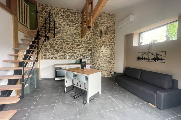 Location de vacances pour 6 personnes, avec Terrasse et Jardin à Ruynes-en-Margeride