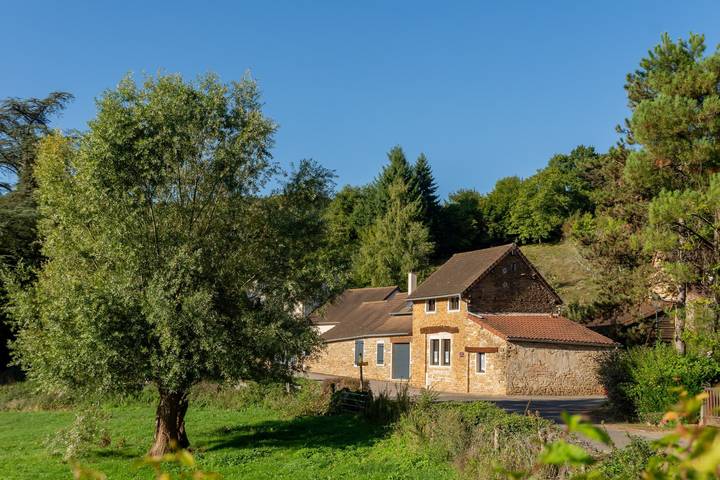 Gîte pour 4 personnes, avec jardin et terrasse à Burnand