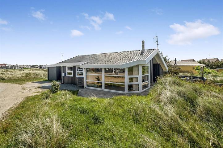 Ferieudlejning for 6 personer, med sauna og terrasse, husdyr tilladt i Klitmøller