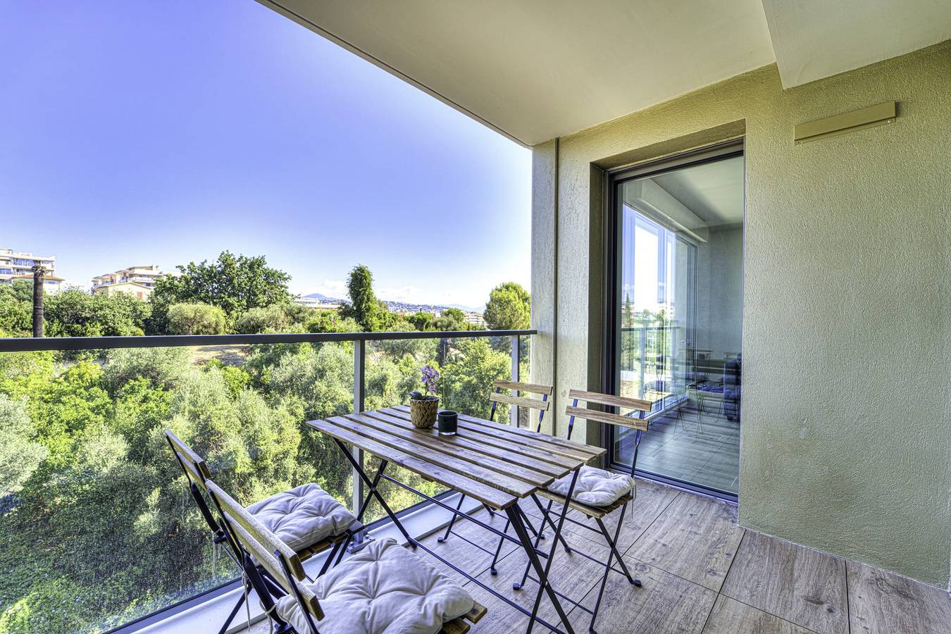 Ganze Wohnung, Appartement Fleuri, vue mer - Welkeys in Saint-Laurent-du-Var, Cannes und Umgebung