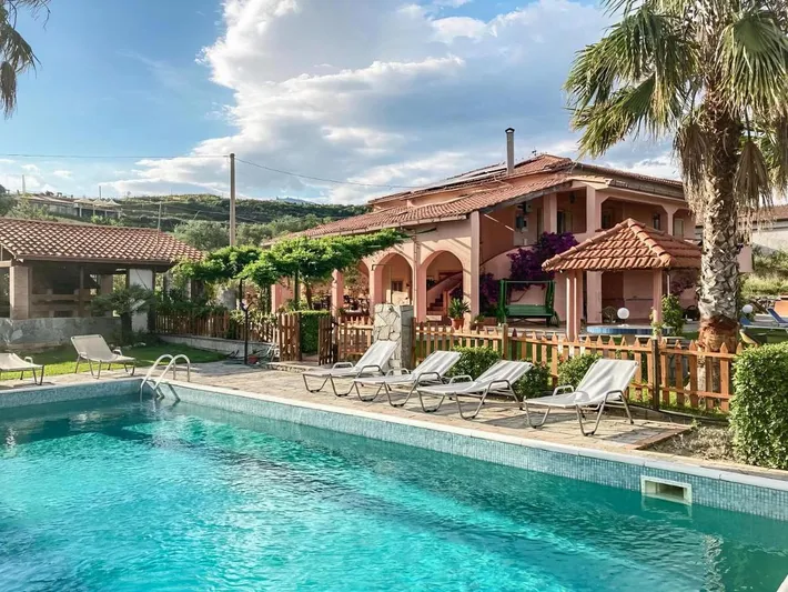 Holiday home for 6 people, with view and pool as well as garden - 1