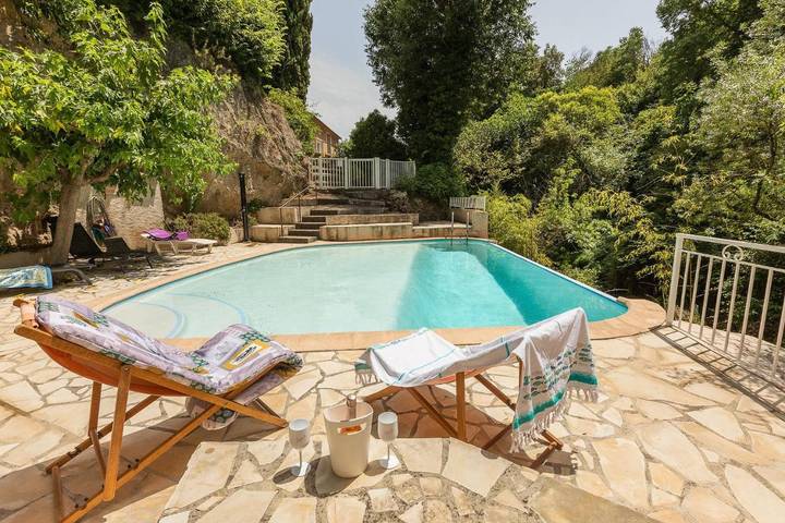 Appartement de vacances pour 2 personnes, avec vue ainsi que jardin et piscine