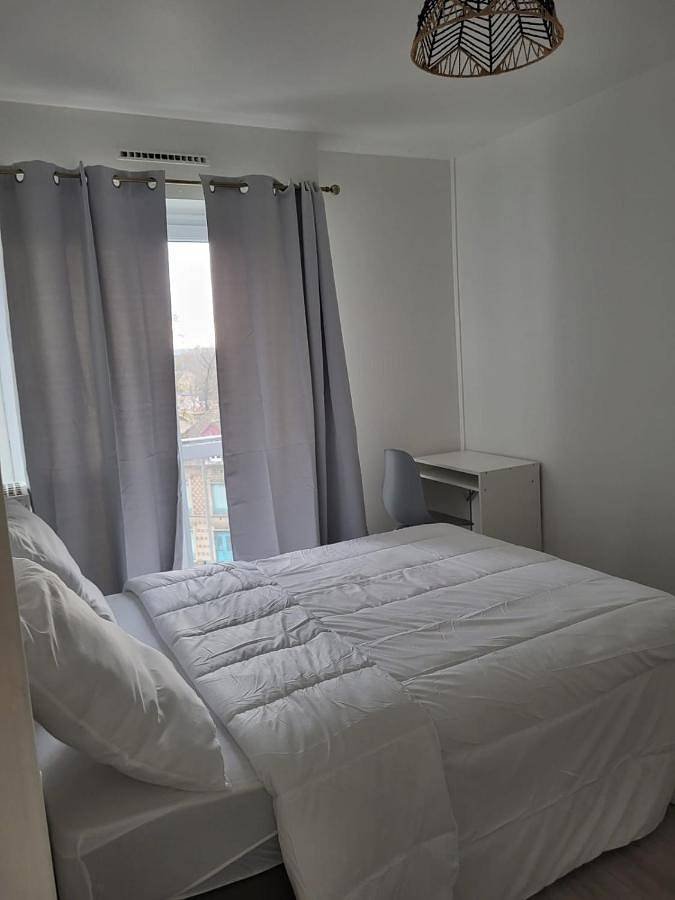 Double Room in Saint-Ouen-l'Aumône, Val-d'Oise