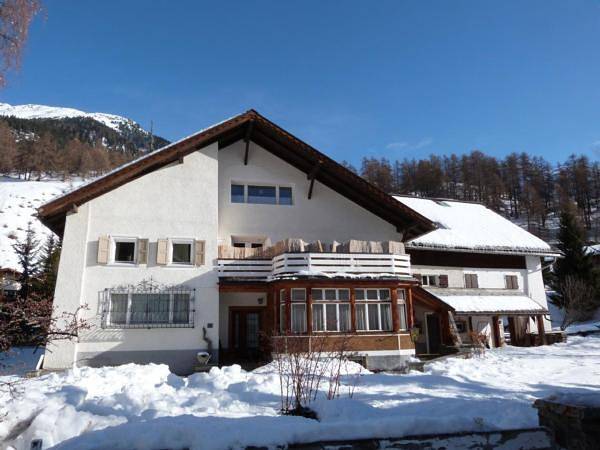 Ganze Ferienwohnung, Ferienwohnung Chasa Gross - Ferienwohnung für max. 8 Personen / 149m2 / 4.5 Zimmer in Zernez, Unterengadin