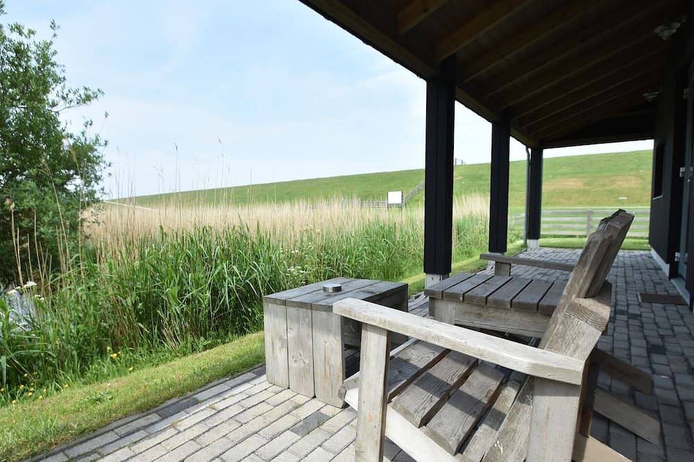 Villa aan zee met tuin in Franekeradeel, Nederlandse Noordzeekust