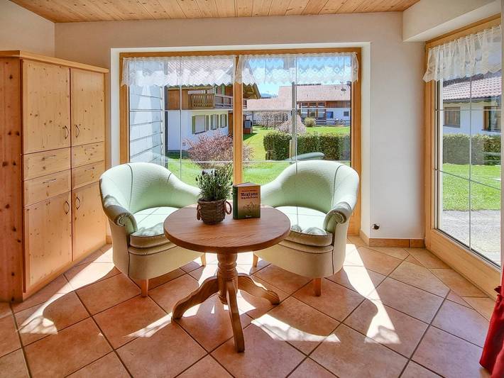 Ganze Wohnung, Wohnung in Oberbayern mit Ofen und Terrasse in Wildsteig, Bayerische Alpen
