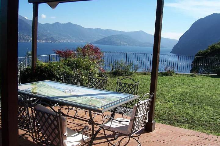 Villa per 5 persone, con balcone e giardino in Lago d'Iseo