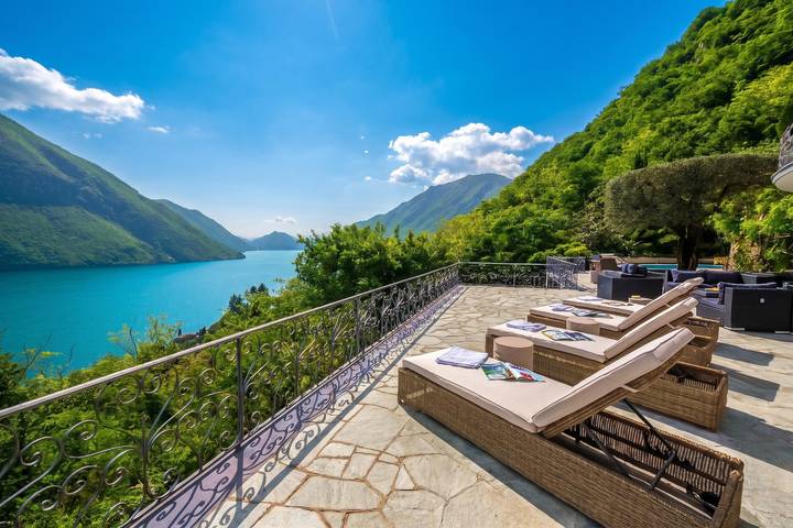 Villa Isola Verde (Main Villa) in Cressogno, Valsolda
