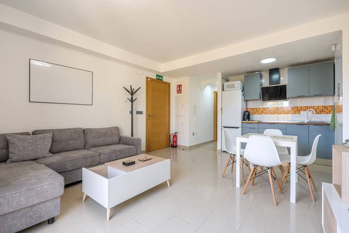 Hel lägenhet, 'Ágora Alhambra' Apartment with Mountain Views, Shared Pool, and Air Conditioning in Atarfe, Granada Provinsen