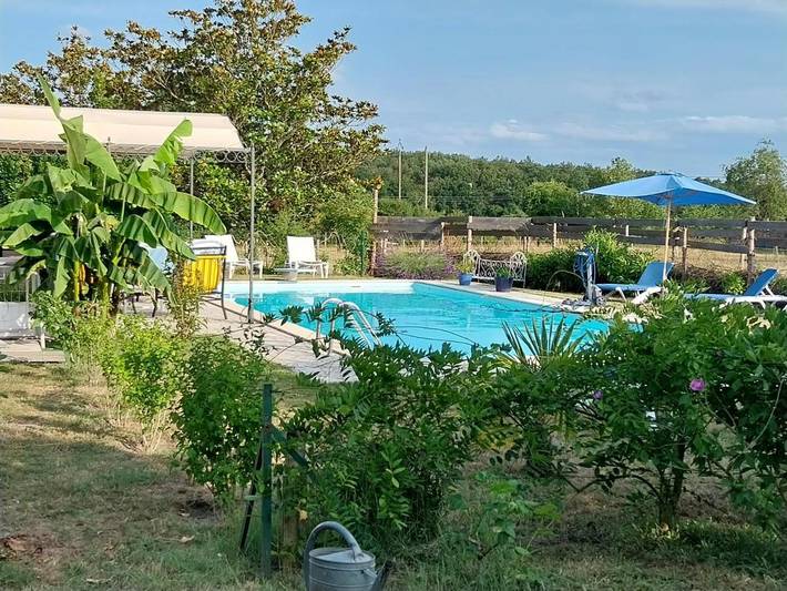 Location de vacances pour 6 personnes, avec jardin ainsi que vue et piscine à Châtillon-sur-Indre