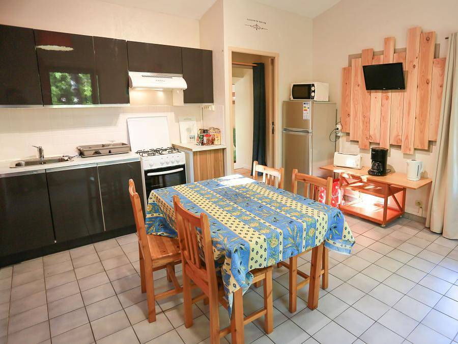 Flower Camping l'Epi Bleu - Casa 4 personas - Pavillon Confort 50m² - 2 habitaciones - terraza incluida in Banon, Forcalquier region
