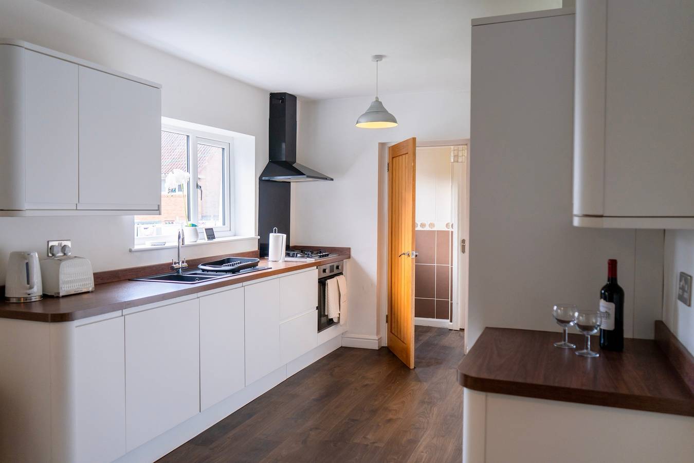 House - Sleeps 10 - Parking - Stn Close in Walsall, Birmingham Area