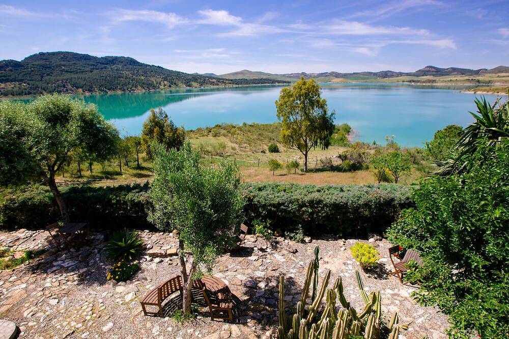 Geheel appartement, Niew aangelegde vakantie-studios met prachtig uitzicht in Andalusische Boerderij in Antequera, Málaga Provincie