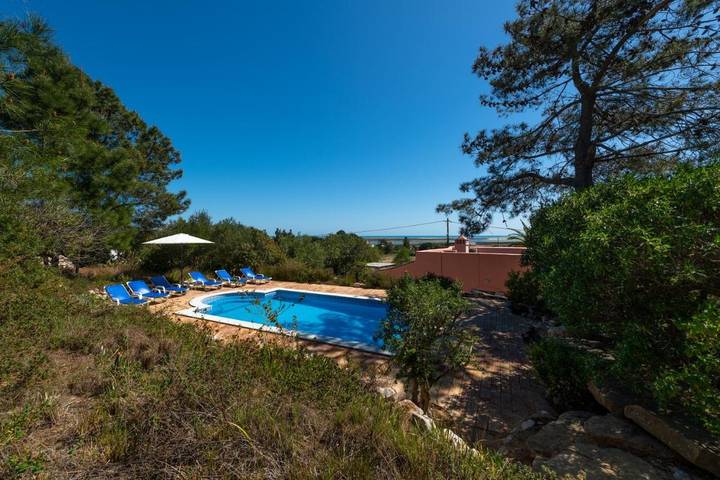 Chalet para 6 personas, con piscina además de jacuzzi y jardín en Algarve
