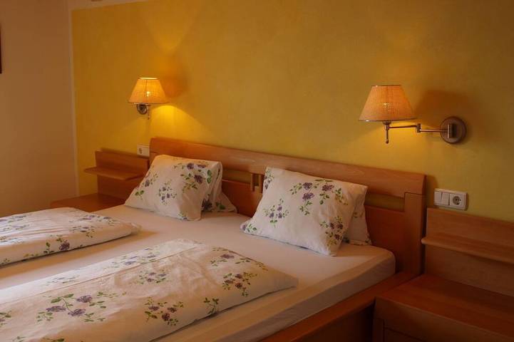 Agriturismo für 9 Personen, mit Sauna und Pool sowie Whirlpool und Garten in Südtirol - 4