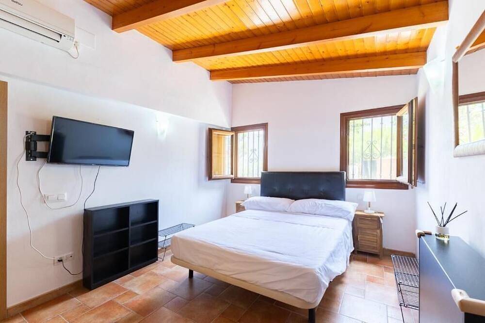 Chalet in the mountains, just 10 minutes from the beach! in Alzira, Valencia Provincie