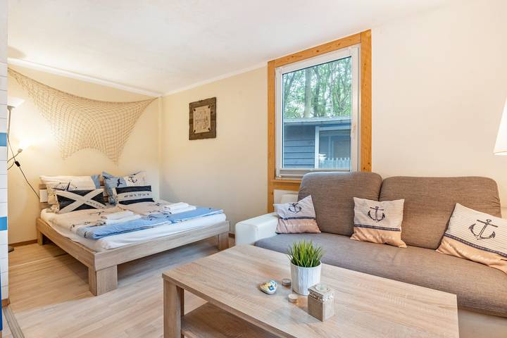 Bungalow 'Zum Leuchturm, Bgl 20' with Private Terrace and Wi-Fi in Bakenberg, Dranske