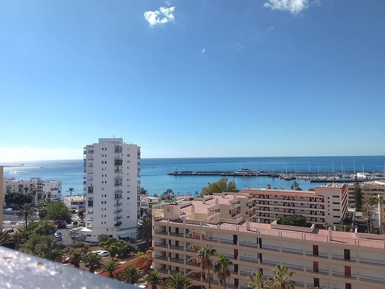 Entire apartment, 'Achacay Beach' Holiday Apartment with Sea View, Pool and Wi-Fi in Los Cristianos, Arona