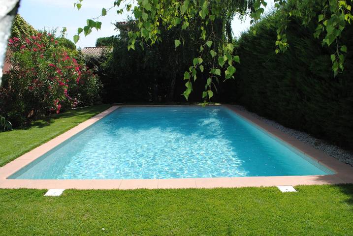 Gîte pour 4 personnes, avec piscine ainsi que jardin et terrasse