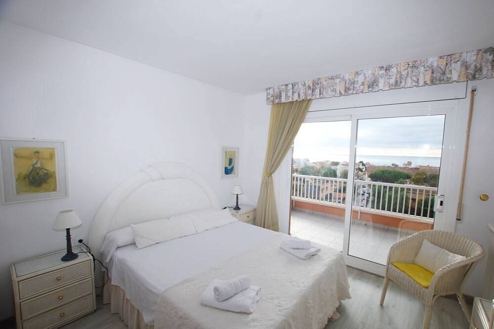 Entire apartment, Narciso views - Community Pool in Vilassar de Mar, Costa del Maresme