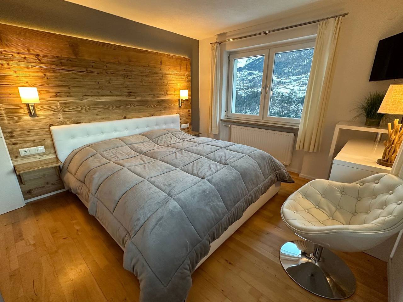 Komfortables Ferienhaus in Landeck mit Pool in Landeck, Region de Tirol Alto