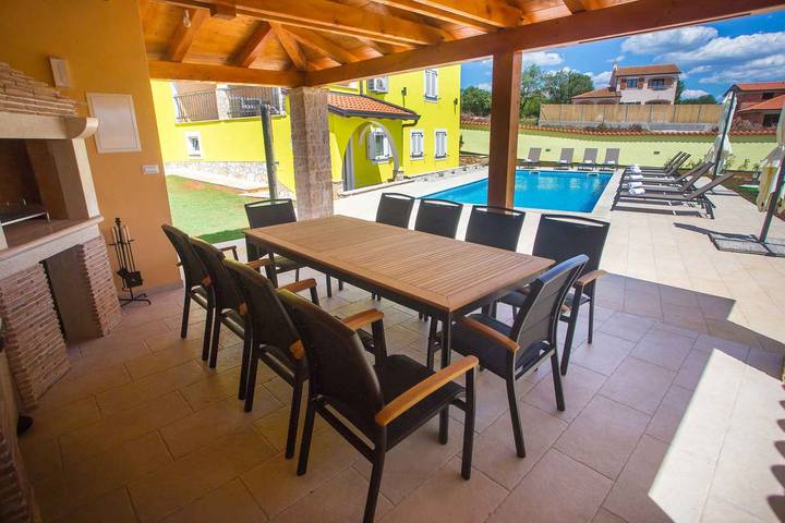 Villa für 17 Personen, mit Garten - 1