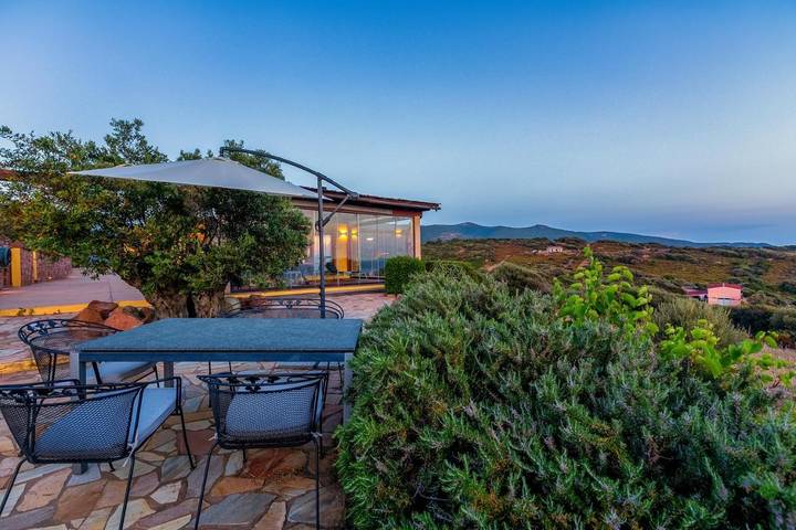 Villa per 7 persone, con Balcone e Terrazza nonché Piscina e Panorama a Badesi