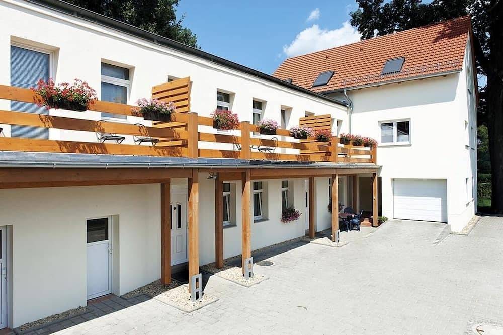 Ganze Wohnung, Gemütliches Apartment für 4 Personen mit Küche & Balkon, Elbblick & Wlan gratis in Laubegast, Dresden