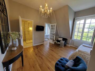 Gîte pour 2 personnes, avec vue et jardin à Salbris