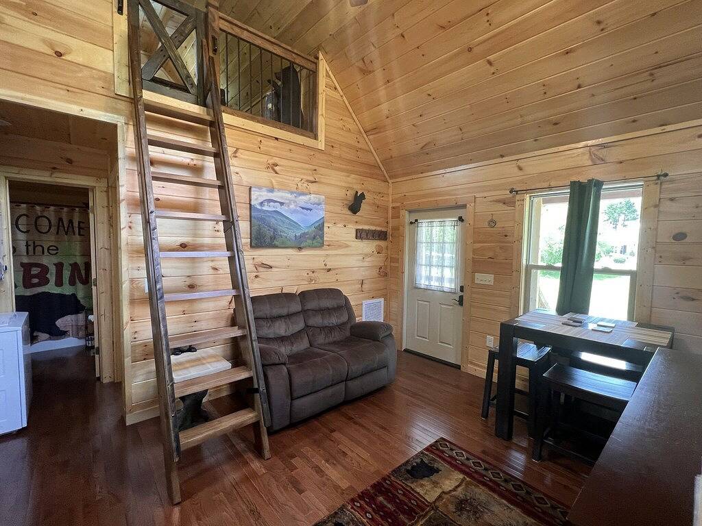 Creek access and minutes Deep Creek! in Fontana Lake