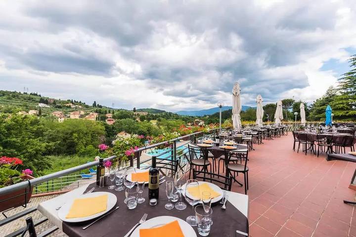 Camping für 6 Personen, mit Pool und Ausblick sowie Terrasse in Chianti - 2