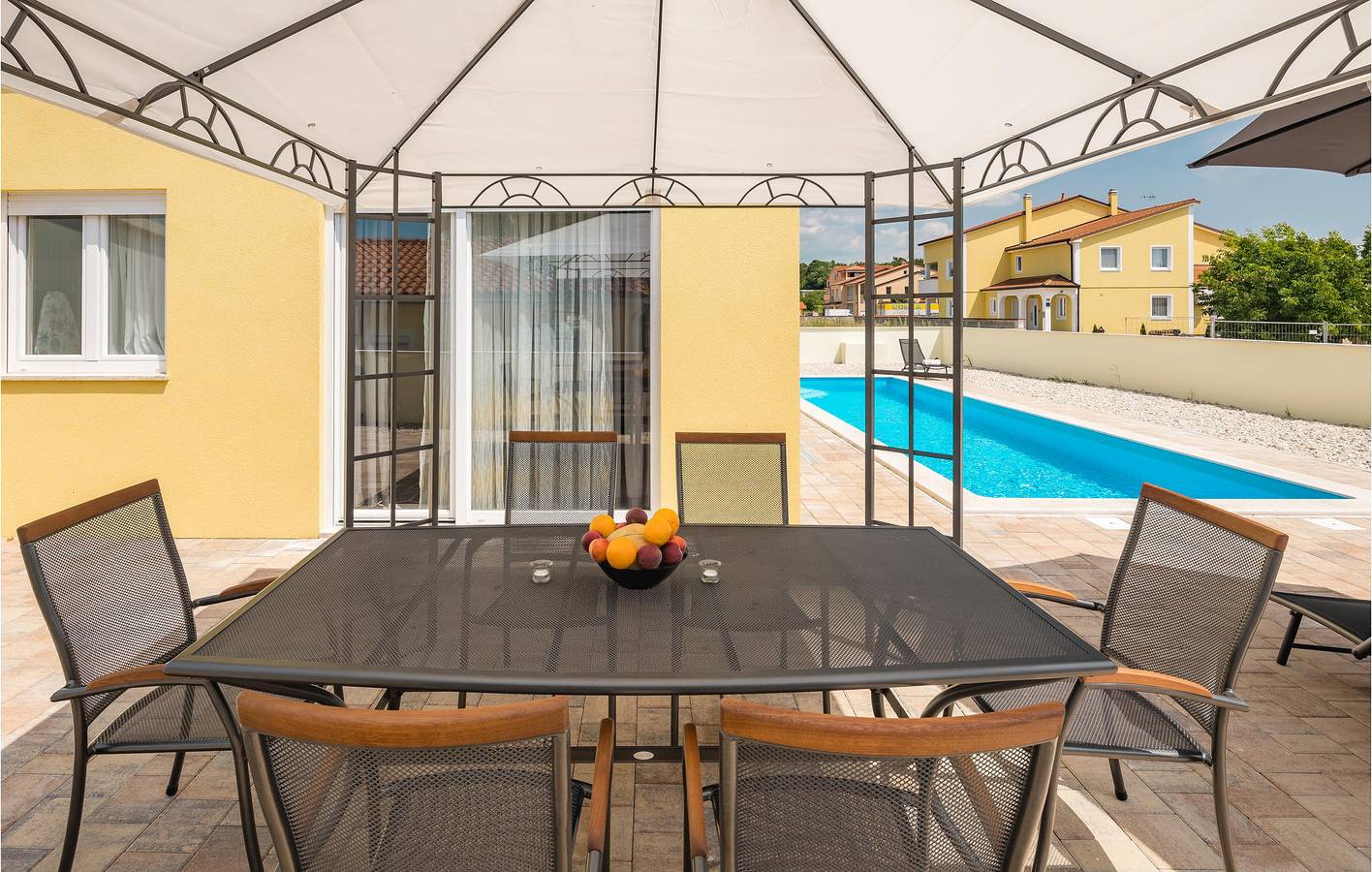 Geräumige 2-Zimmer-Oase mit Pool, Terrasse und Strand in der Nähe in Poreč, Grad Poreč