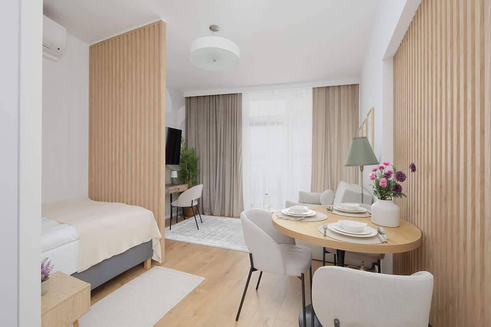 Entire apartment, Stylish Studio with Air Conditioning in a Prime Location By Noclegi Renters in Warsaw, Masovia