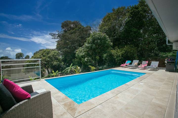 Location de vacances pour 6 personnes, avec terrasse ainsi que jardin et piscine à Sainte-Luce - 4