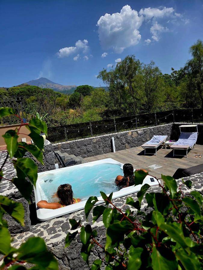 Etnaglow Luxory Sicilian Villa in Nicolosi, Etna