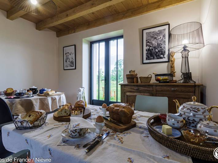 Renoviertes Haus nahe Loire, mit Garten, Haustiere erlaubt in Charrin, Nièvre