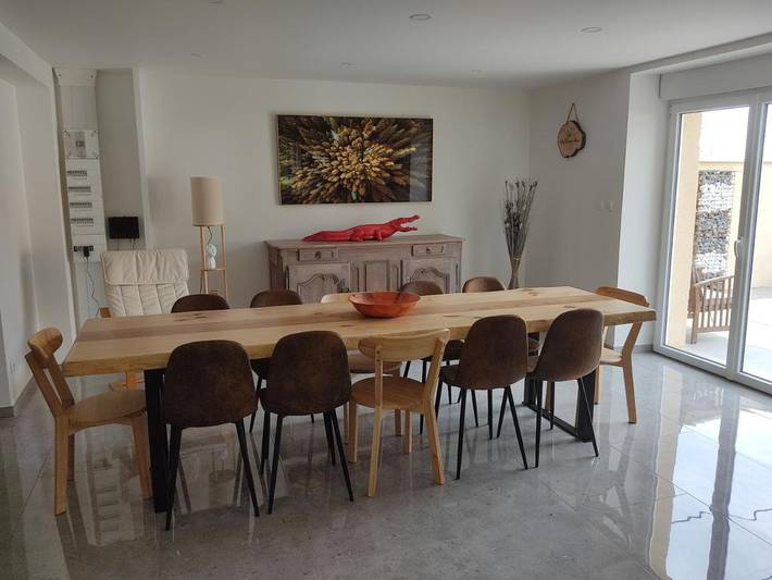 Location de vacances pour 12 personnes, avec jardin et vue ainsi que piscine et sauna à Hadol - 4