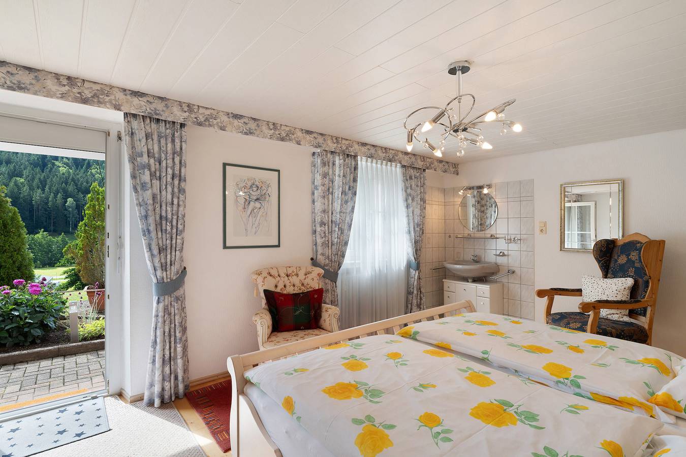 Ganze Wohnung, Ferienwohnung '2' mit privater Terrasse, Gemeinschaftsgarten und Wi-Fi in Enzklösterle, Nordschwarzwald