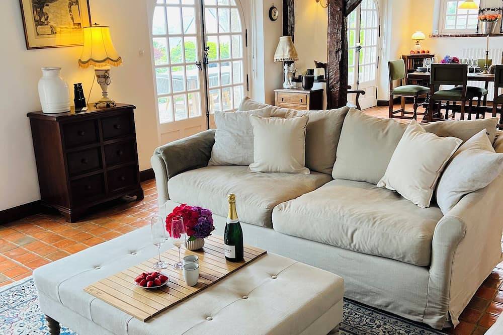 Holiday mansion by the habour with phantastic sea view + wellness area + sauna in Portsall, Ploudalmézeau