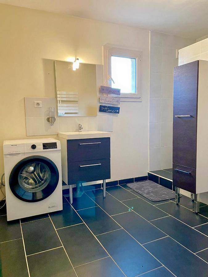 Location de vacances pour 5 personnes, avec terrasse ainsi que jardin et vue à Saint-Laurent-d'Andenay - 2