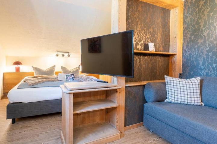 Ferienhaus für 5 Personen, mit Seeblick und Ausblick sowie Sauna und Garten, mit Haustier am Weißensee