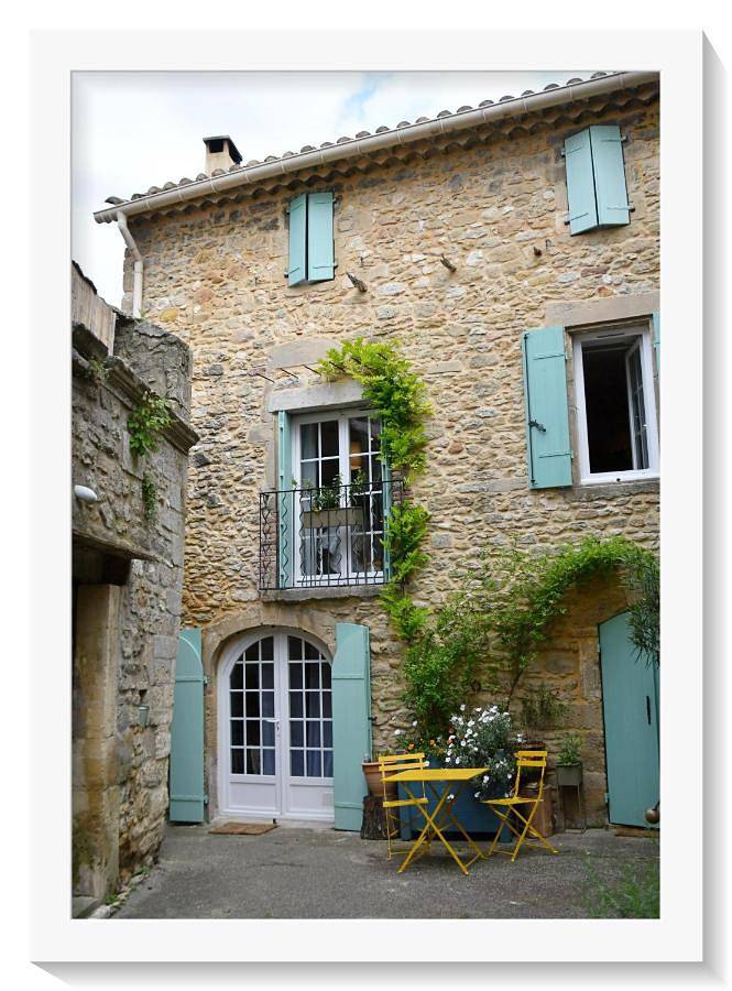 Location de vacances pour 2 personnes, avec balcon à Saint-André-de-Roquepertuis