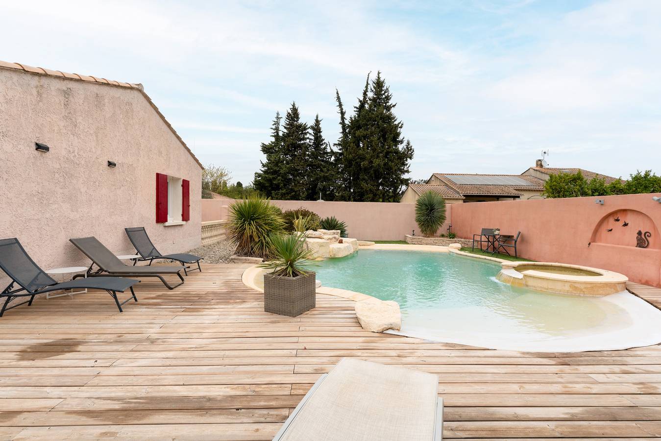 Holiday Home 'Les Dames De Molleges' with Mountain View, Wi-Fi and Air Conditioning in Mollégès, Arles Området