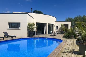 Maison d’hôte pour 4 personnes, avec jacuzzi et jardin ainsi que sauna et piscine à Tréguidel