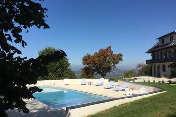 Gîte pour 5 personnes, avec piscine et jardin à Trévignin
