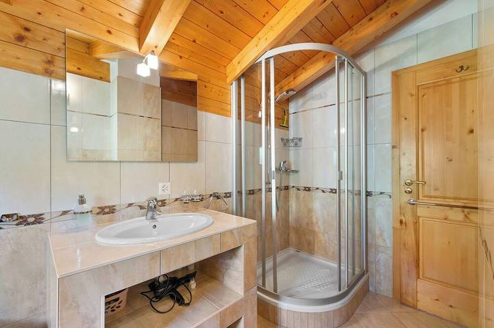 Gîte pour 8 personnes, avec piscine et jardin, animaux acceptés dans Anzère - 4