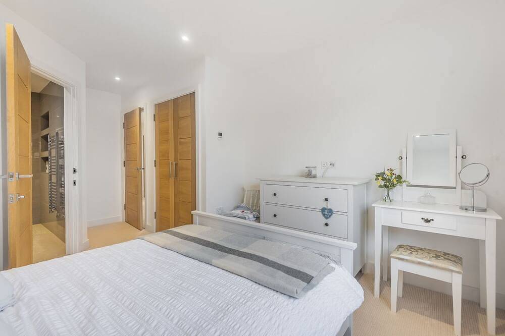 Samphire: Stunning Seafront Beach Home – Sleeps 6, 3 Bedrooms & Garden in West Wittering, West Sussex